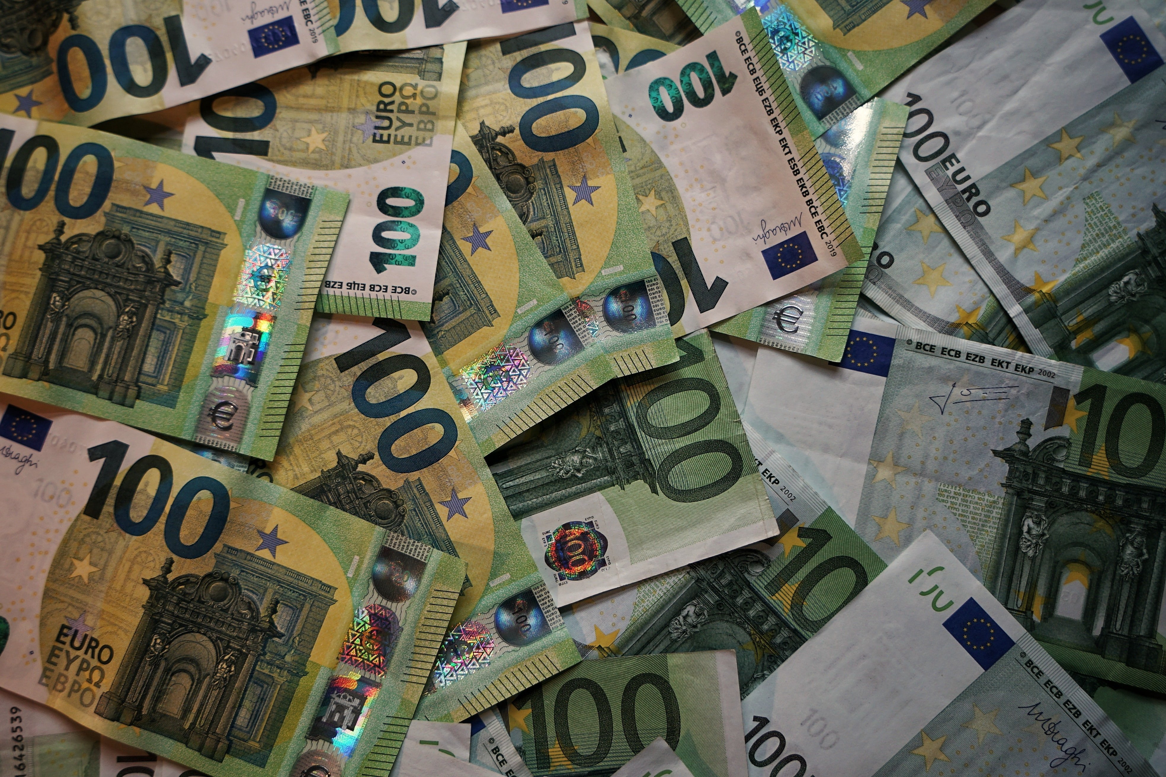 Abikasse füllen FUNDMATE Fundraising 100-Euro-Scheine